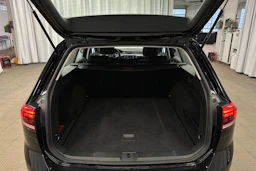 musta Volkswagen Passat 2024 kuva 23.