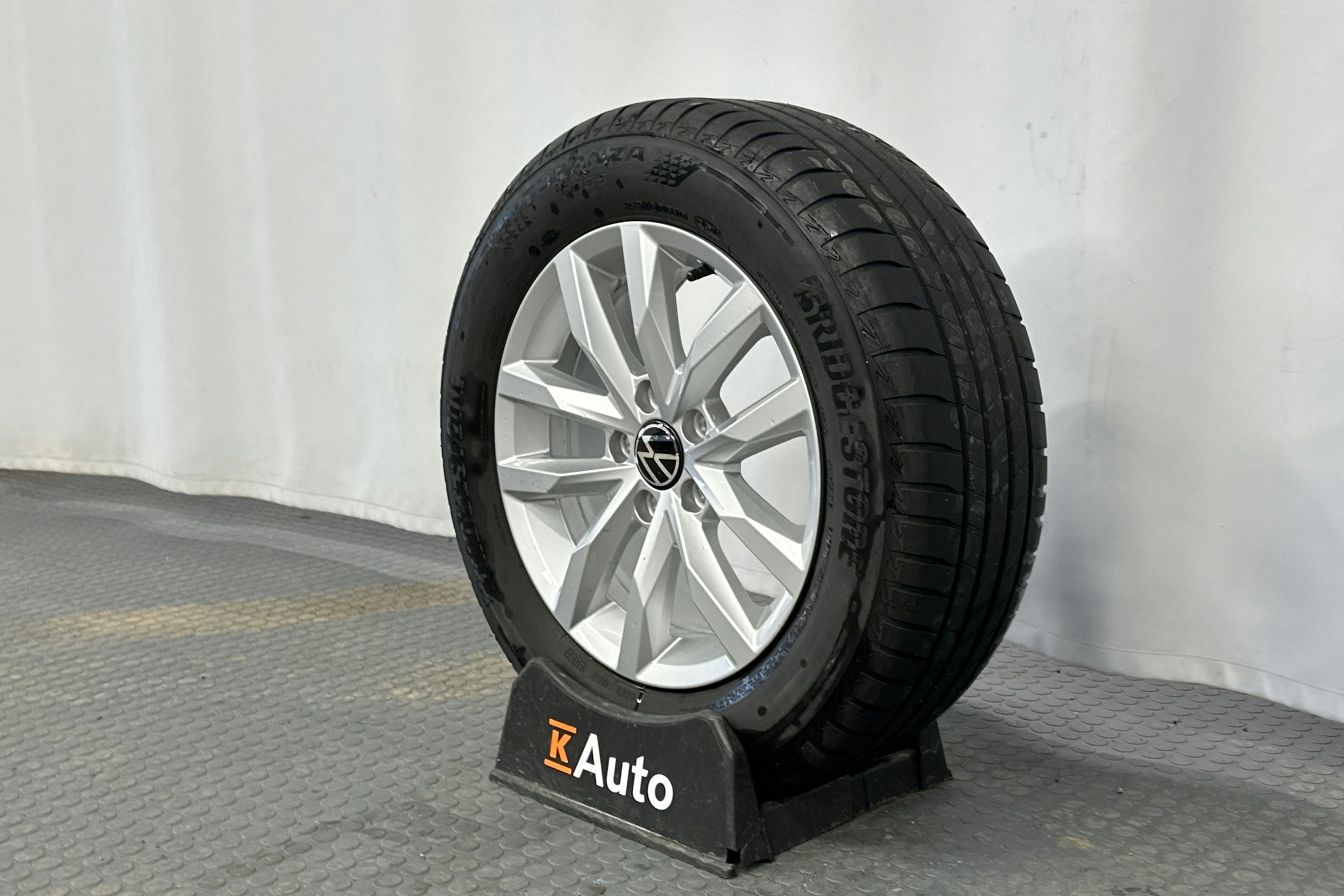 met. sininen Volkswagen Passat 2024 kuva 10.