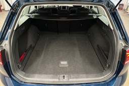 met. sininen Volkswagen Passat 2024 kuva 11.