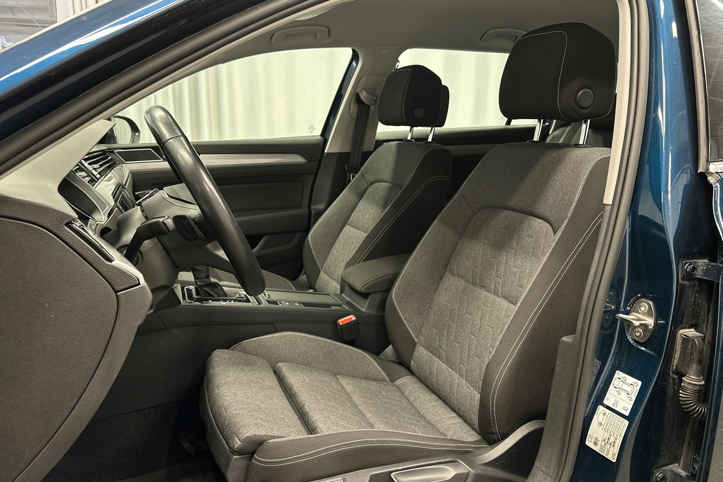 met. sininen Volkswagen Passat 2024 kuva 13.