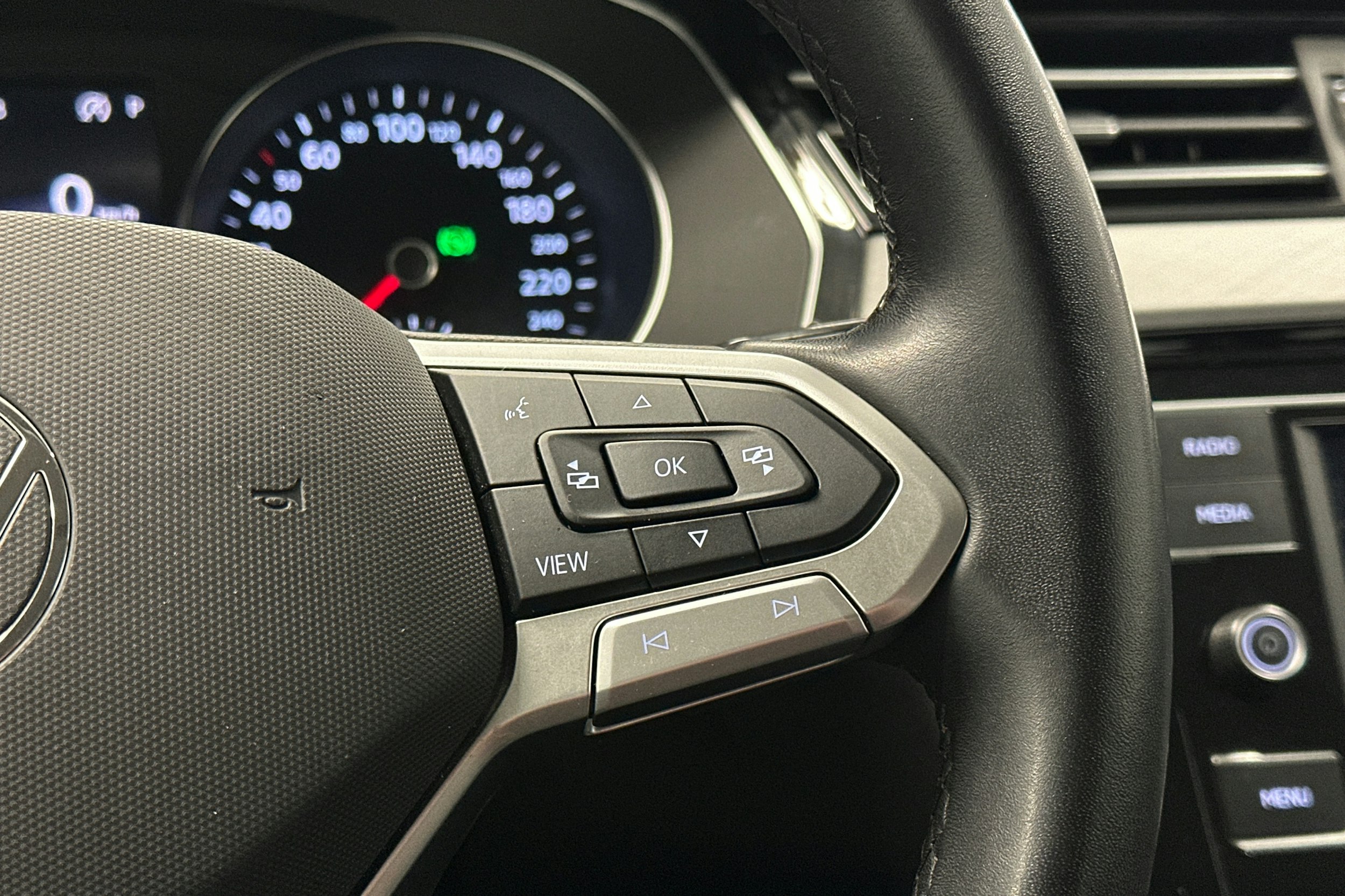 met. sininen Volkswagen Passat 2024 kuva 16.