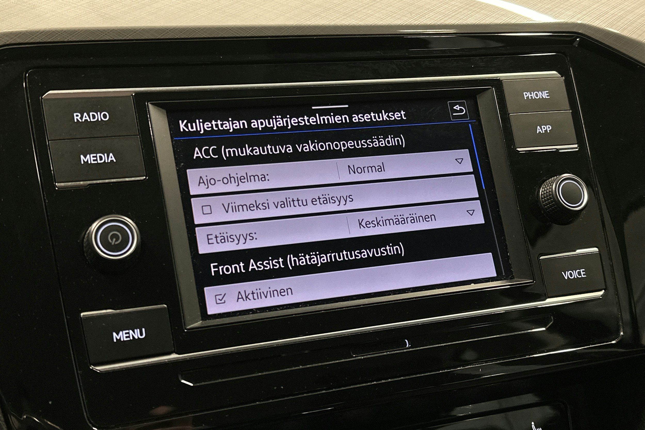 met. sininen Volkswagen Passat 2024 kuva 17.