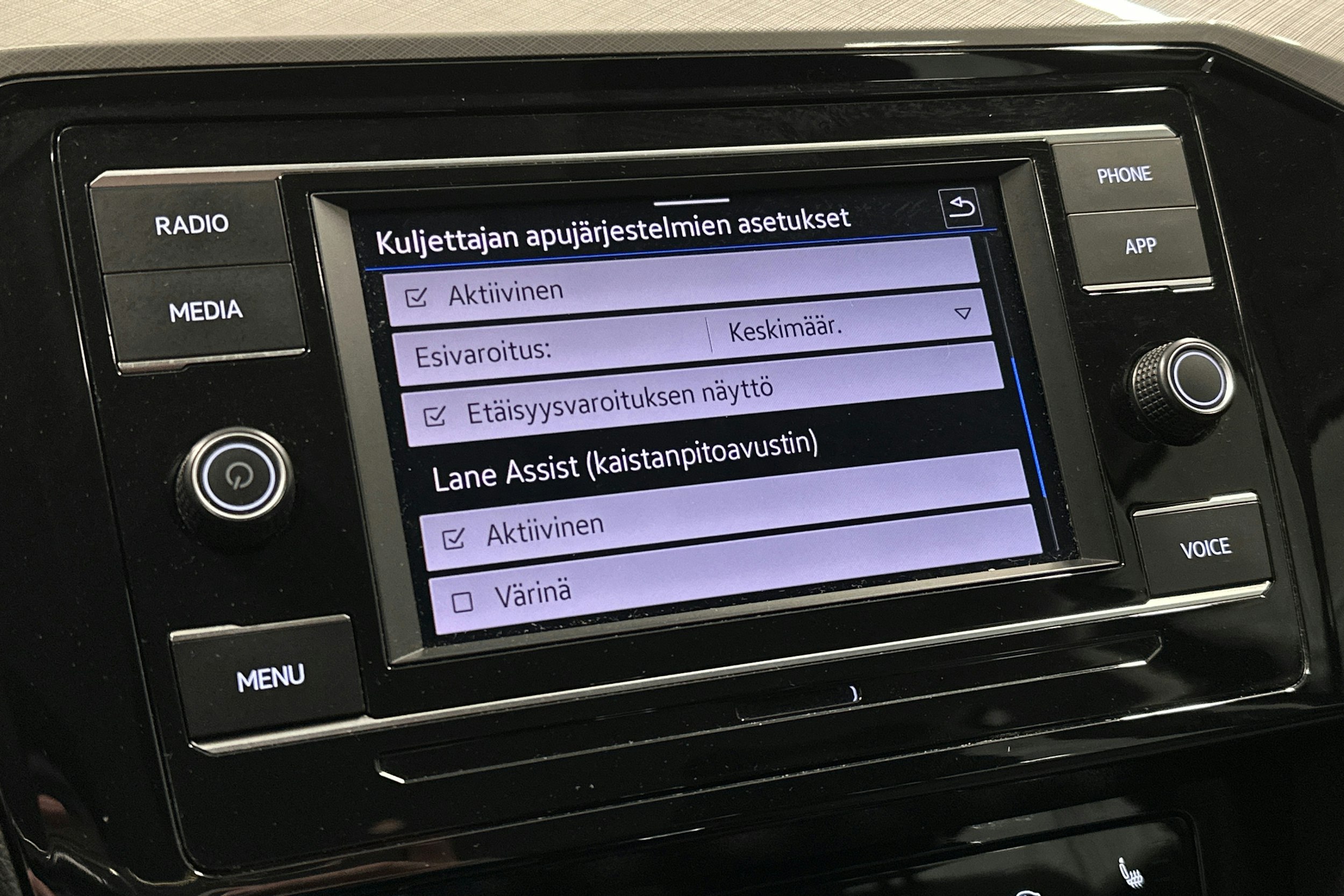 met. sininen Volkswagen Passat 2024 kuva 18.