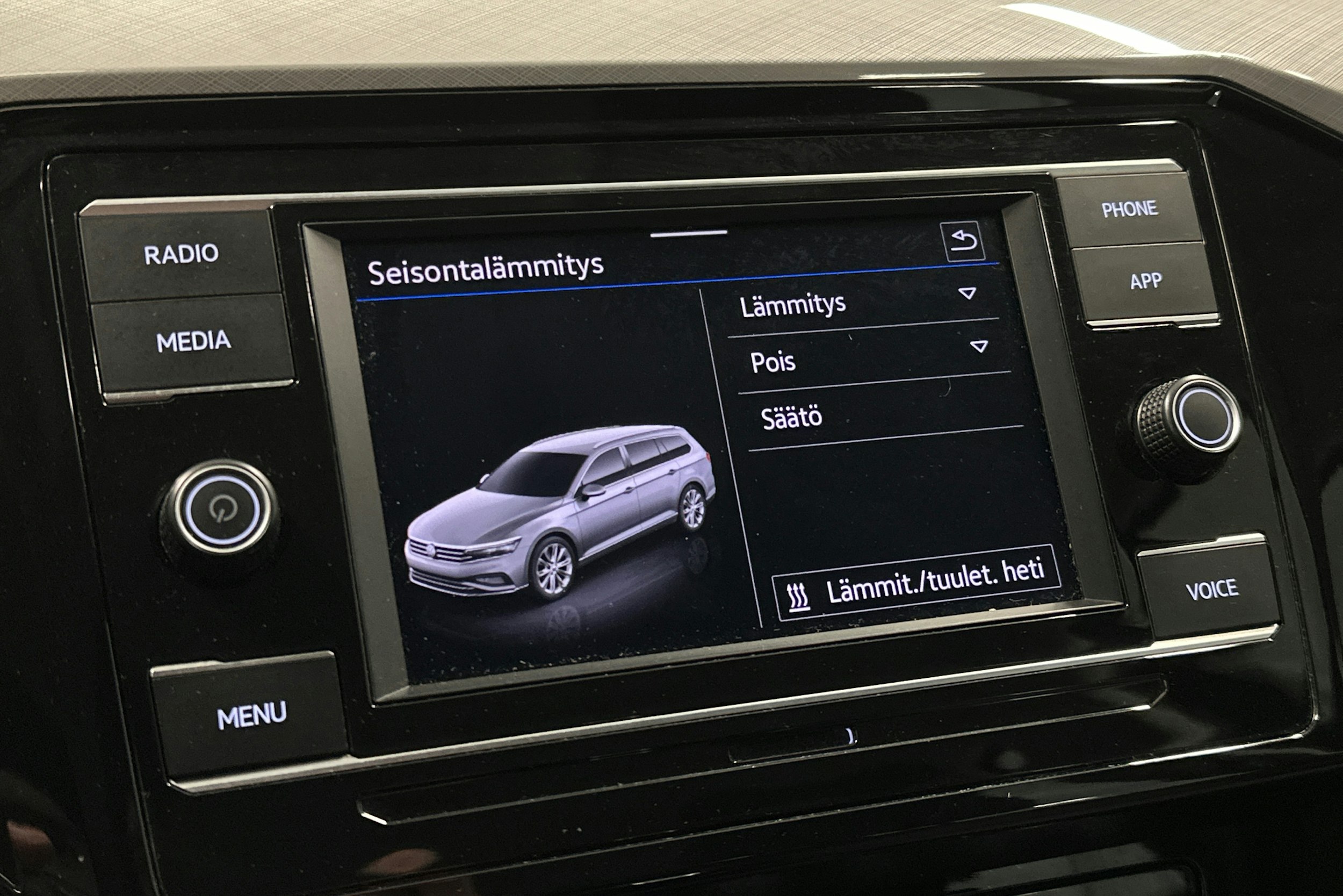 met. sininen Volkswagen Passat 2024 kuva 21.