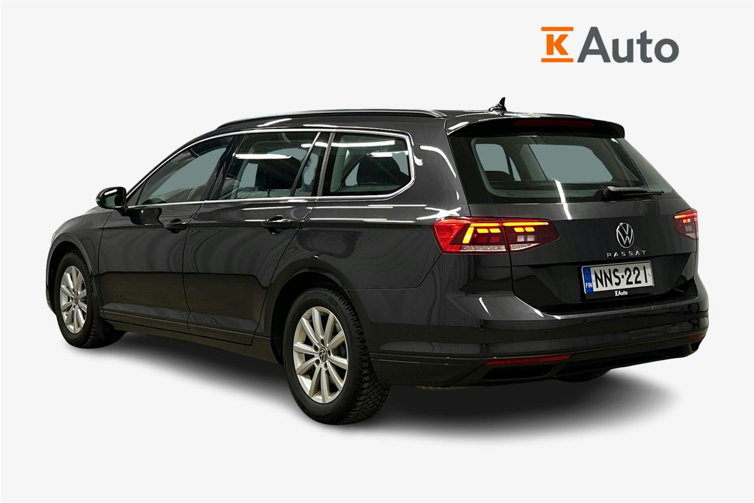 harmaa Volkswagen Passat 2024 kuva 2.