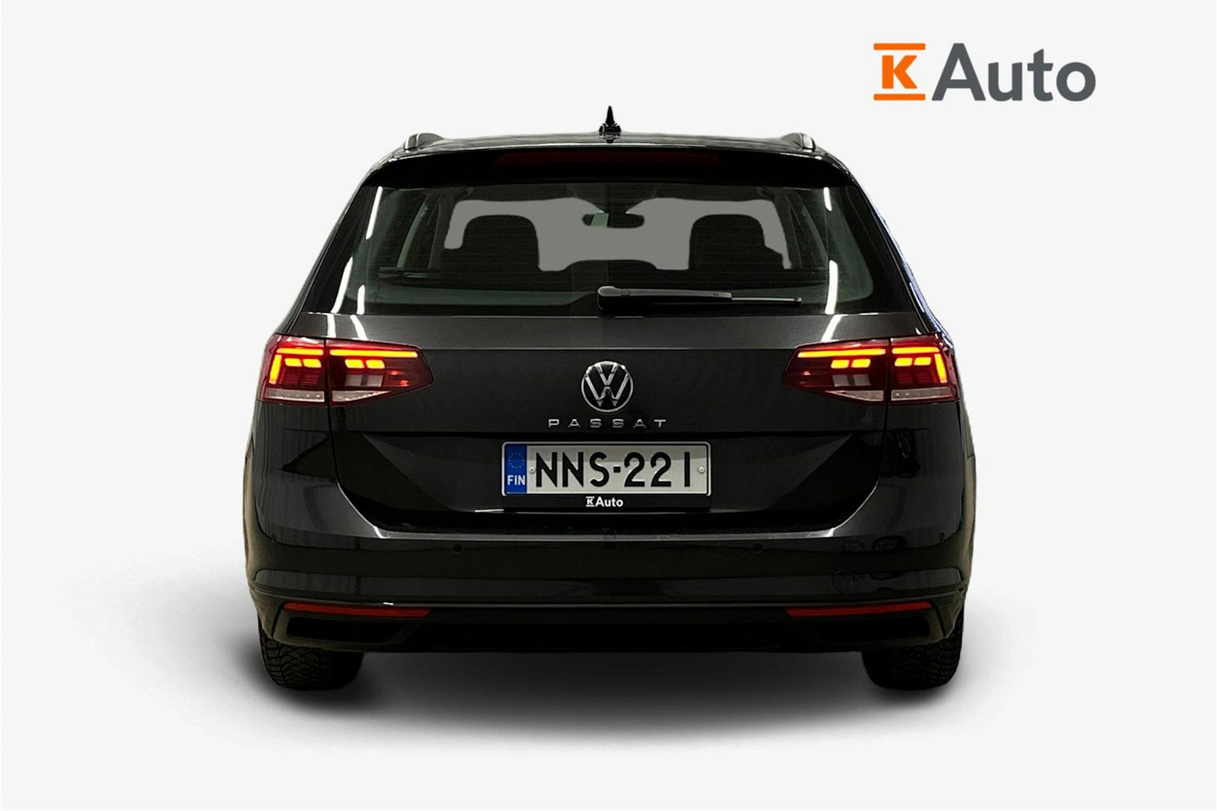 harmaa Volkswagen Passat 2024 kuva 3.