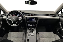 harmaa Volkswagen Passat 2024 kuva 7.