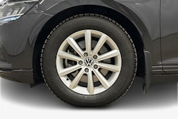 harmaa Volkswagen Passat 2024 kuva 9.