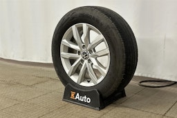 harmaa Volkswagen Passat 2024 kuva 10.