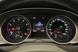 harmaa Volkswagen Passat 2024 kuva 17.