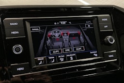 harmaa Volkswagen Passat 2024 kuva 23.