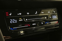 harmaa Volkswagen Passat 2024 kuva 24.