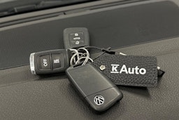 harmaa Volkswagen Passat 2024 kuva 26.