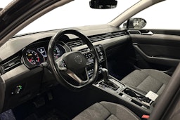 harmaa Volkswagen Passat 2024 kuva 3.