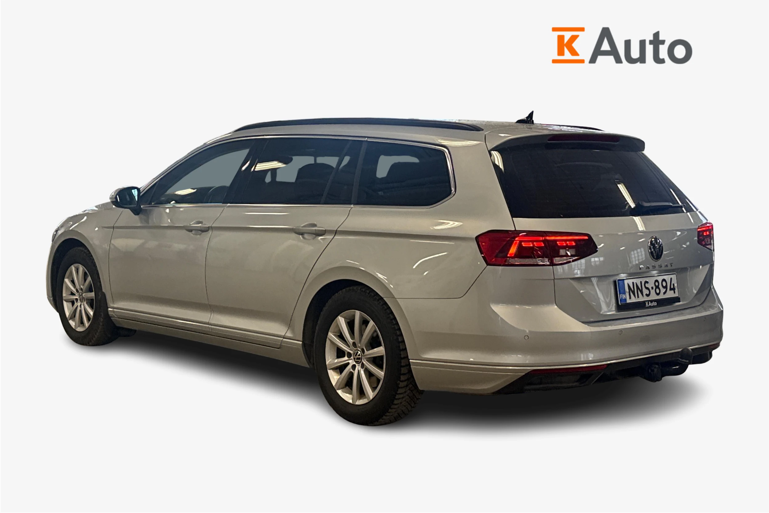 harmaa Volkswagen Passat 2024 kuva 2.