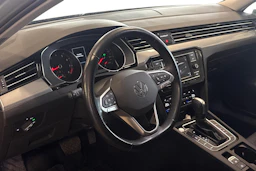 harmaa Volkswagen Passat 2024 kuva 3.