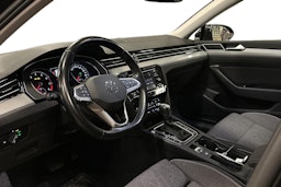 harmaa Volkswagen Passat 2024 kuva 3.