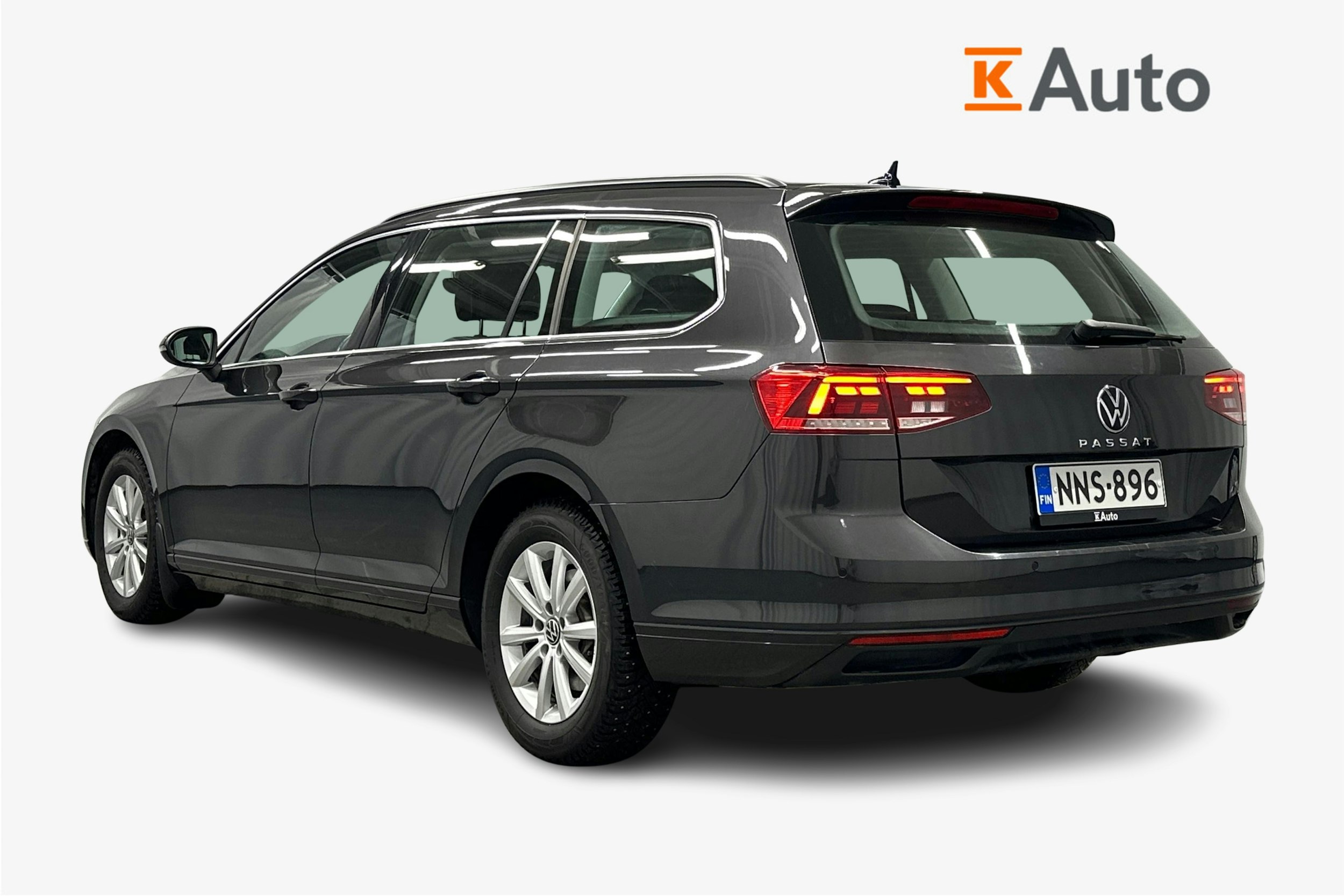 harmaa Volkswagen Passat 2024 kuva 2.