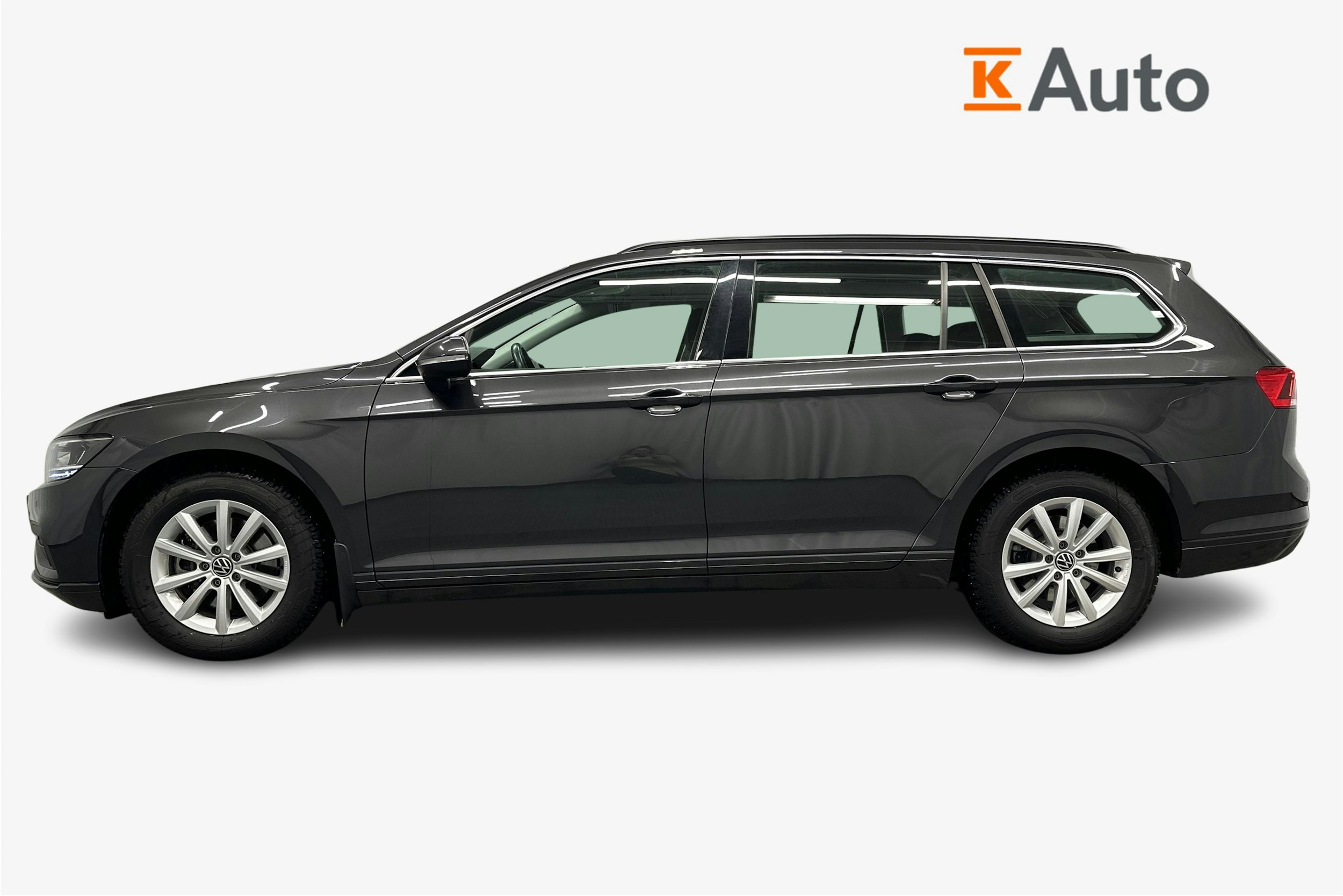 harmaa Volkswagen Passat 2024 kuva 6.