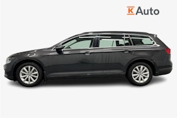 harmaa Volkswagen Passat 2024 kuva 6.