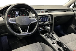 harmaa Volkswagen Passat 2024 kuva 7.