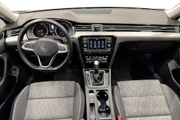 harmaa Volkswagen Passat 2024 kuva 9.