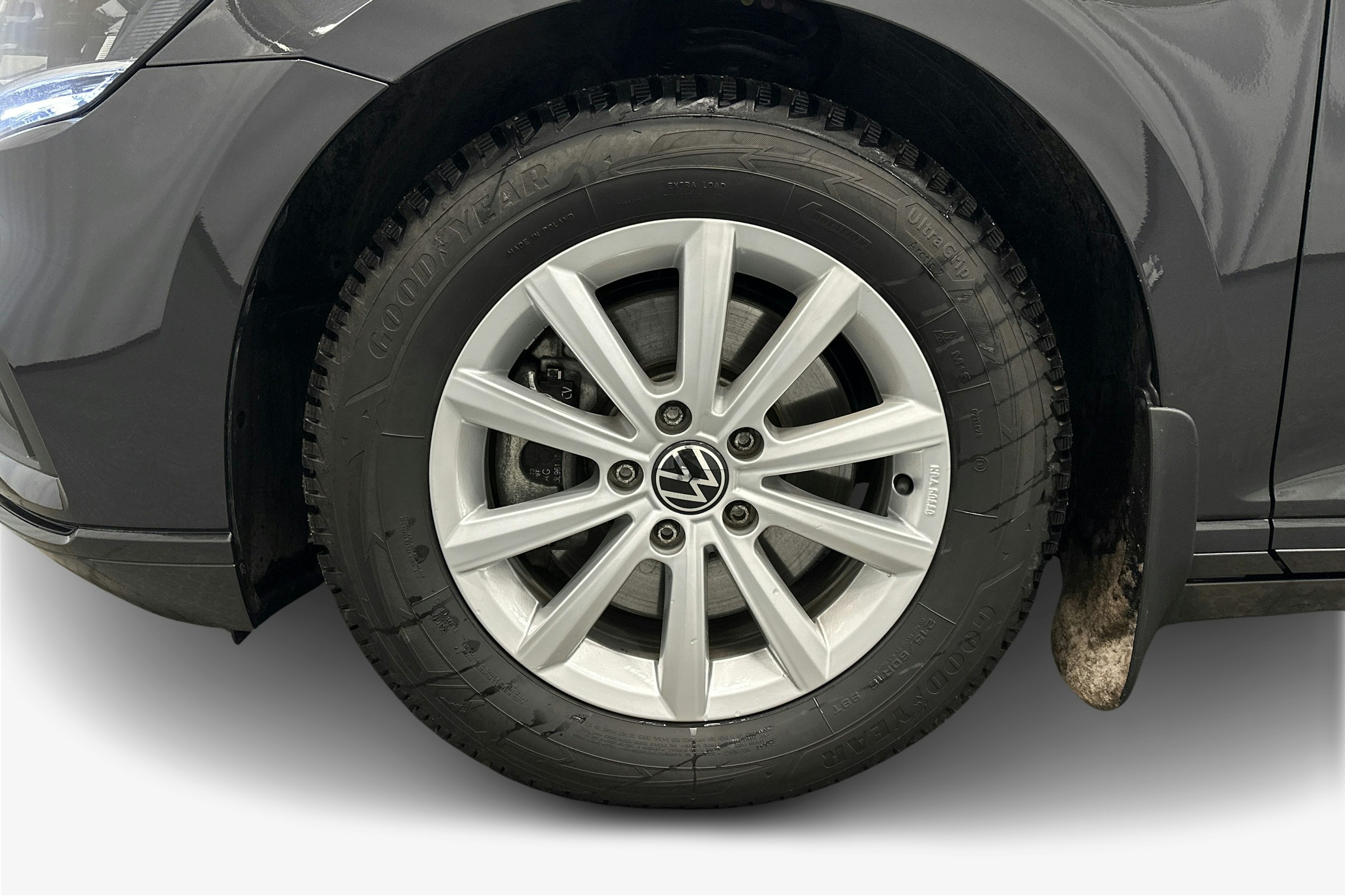 harmaa Volkswagen Passat 2024 kuva 11.