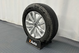 harmaa Volkswagen Passat 2024 kuva 13.