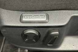 harmaa Volkswagen Passat 2024 kuva 15.