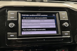 harmaa Volkswagen Passat 2024 kuva 20.