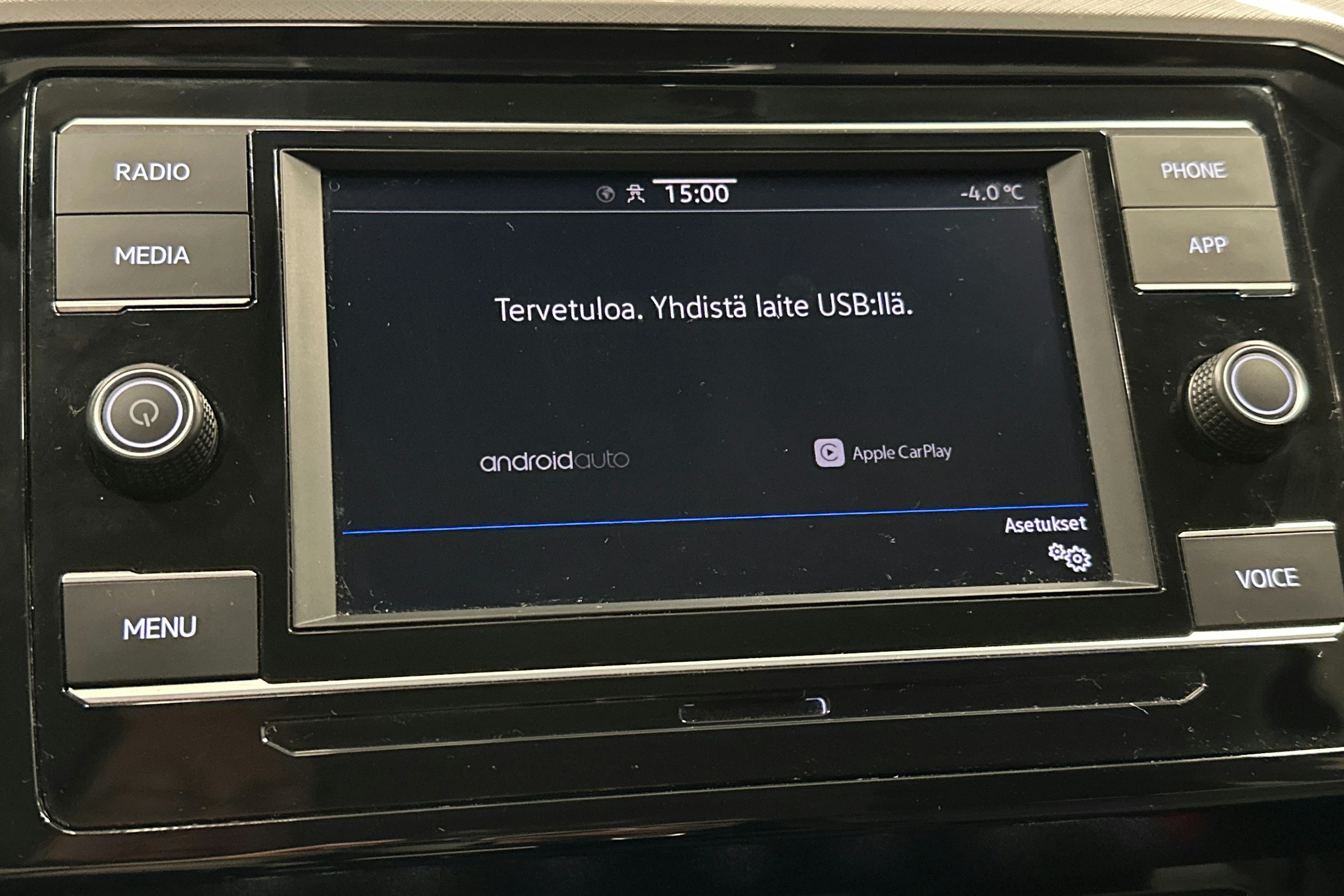 harmaa Volkswagen Passat 2024 kuva 22.