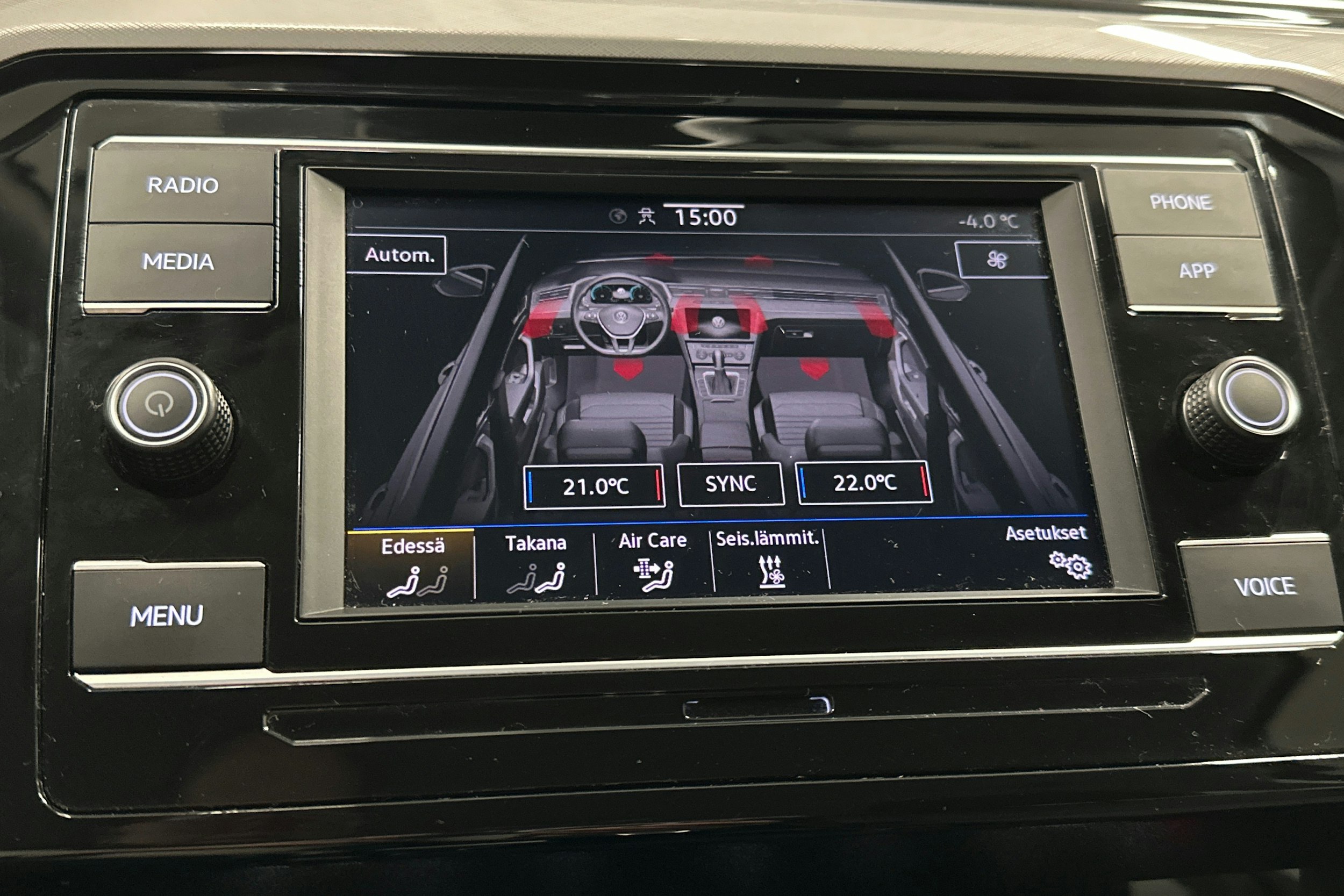 harmaa Volkswagen Passat 2024 kuva 23.