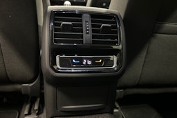 harmaa Volkswagen Passat 2024 kuva 26.