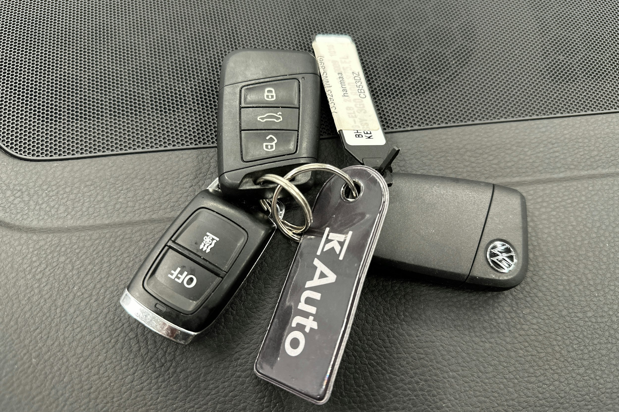 harmaa Volkswagen Passat 2024 kuva 27.