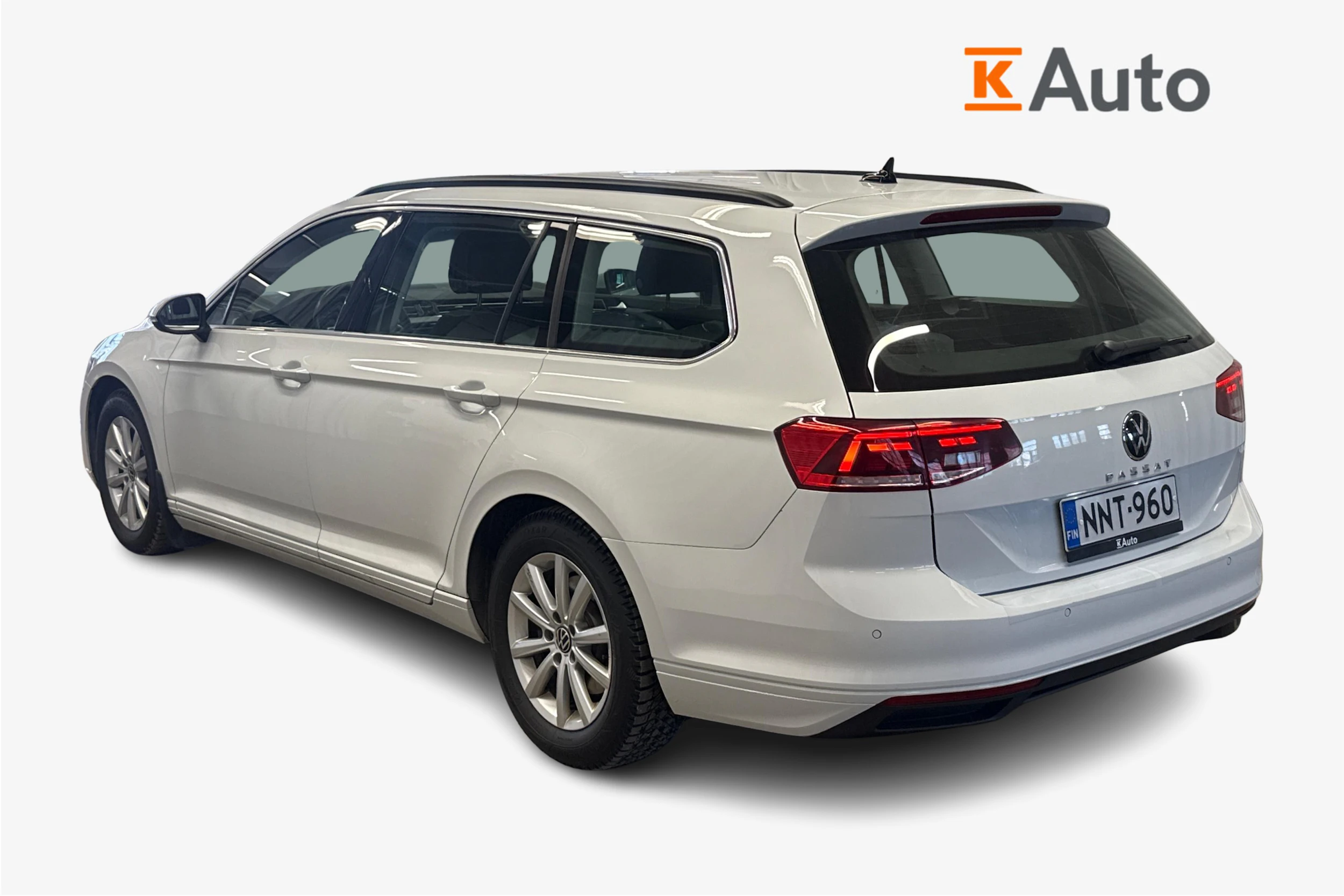 valkoinen Volkswagen Passat 2024 kuva 2.