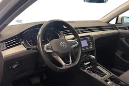 valkoinen Volkswagen Passat 2024 kuva 3.