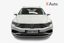 valkoinen Volkswagen Passat 2024 kuva 4.
