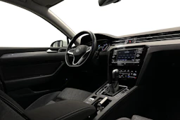 valkoinen Volkswagen Passat 2024 kuva 7.