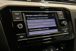 valkoinen Volkswagen Passat 2024 kuva 17.