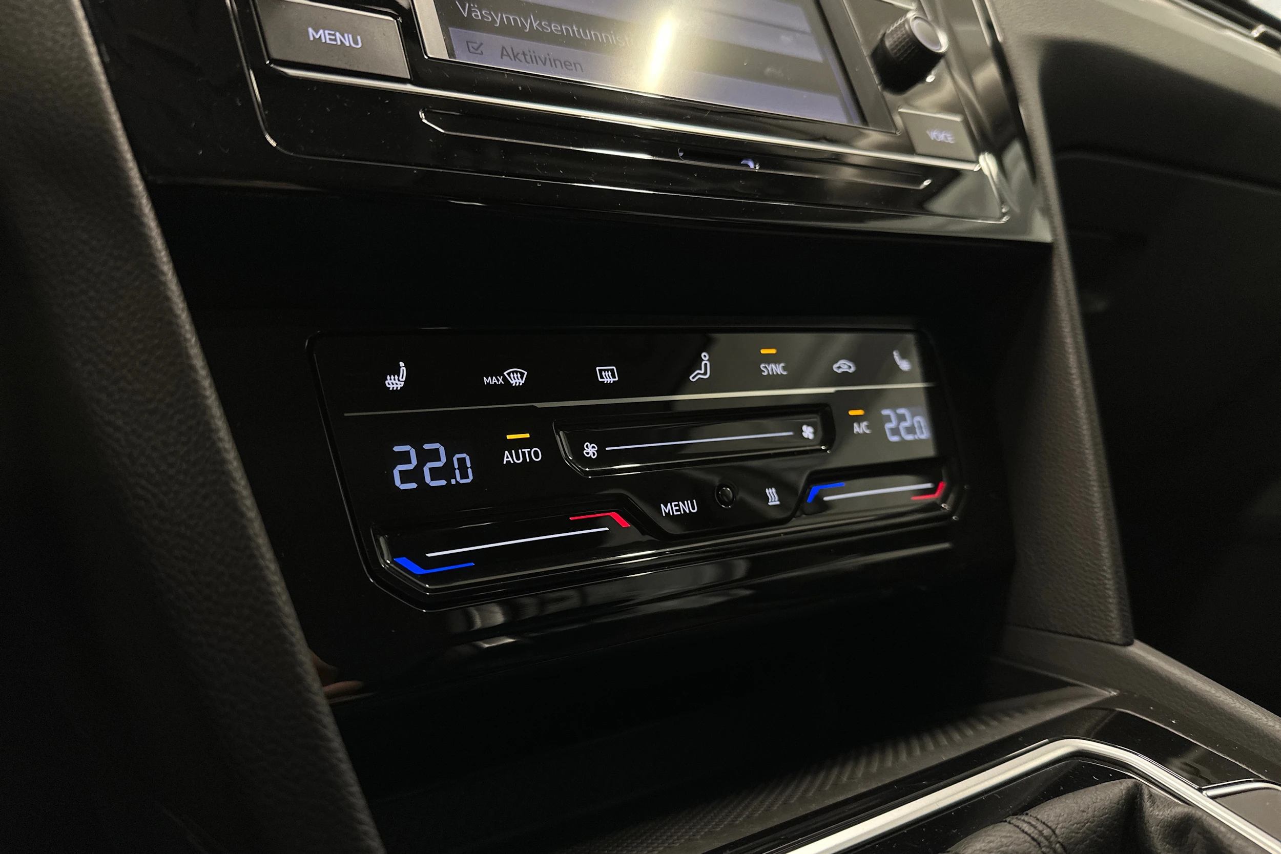 valkoinen Volkswagen Passat 2024 kuva 19.