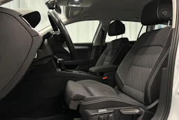 valkoinen Volkswagen Passat 2024 kuva 21.