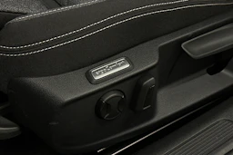 valkoinen Volkswagen Passat 2024 kuva 22.