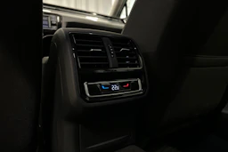 valkoinen Volkswagen Passat 2024 kuva 23.