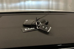 valkoinen Volkswagen Passat 2024 kuva 25.