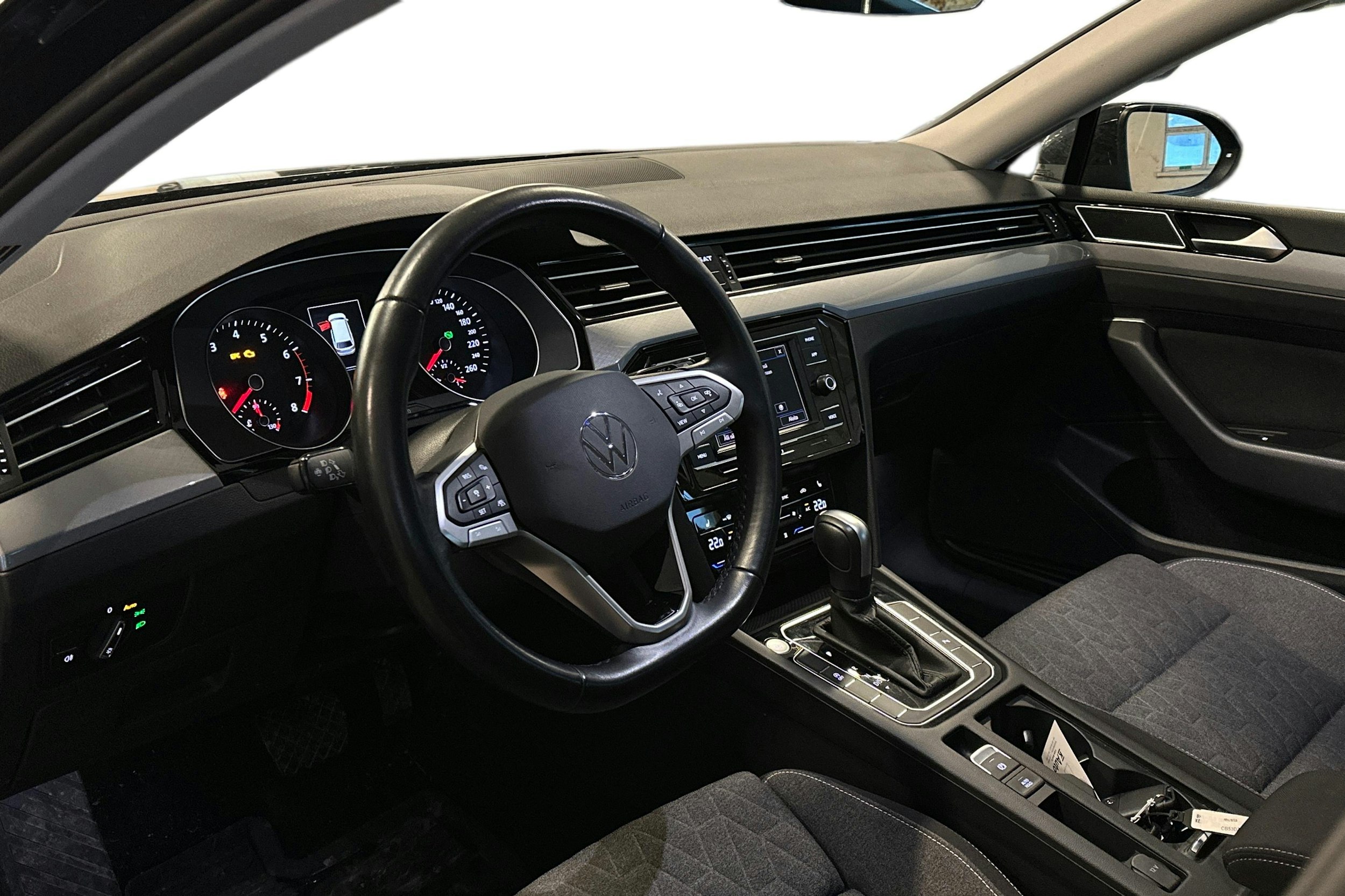 musta Volkswagen Passat 2024 kuva 3.