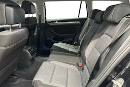 musta Volkswagen Passat 2024 kuva 8.