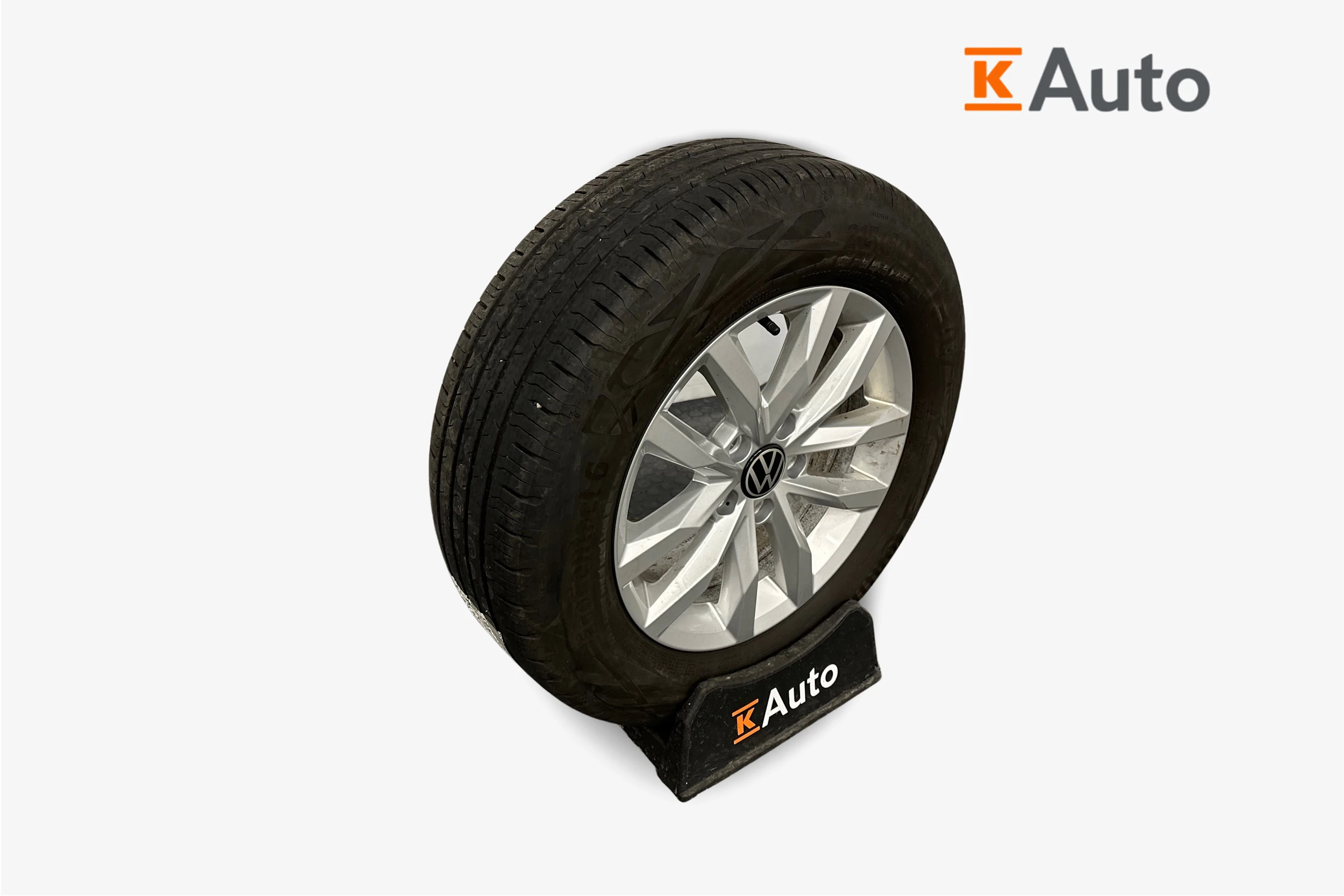 musta Volkswagen Passat 2024 kuva 9.