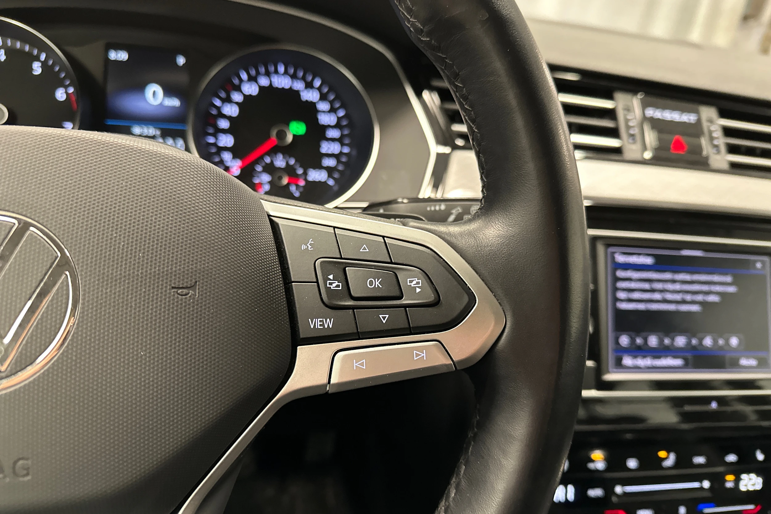 musta Volkswagen Passat 2024 kuva 12.