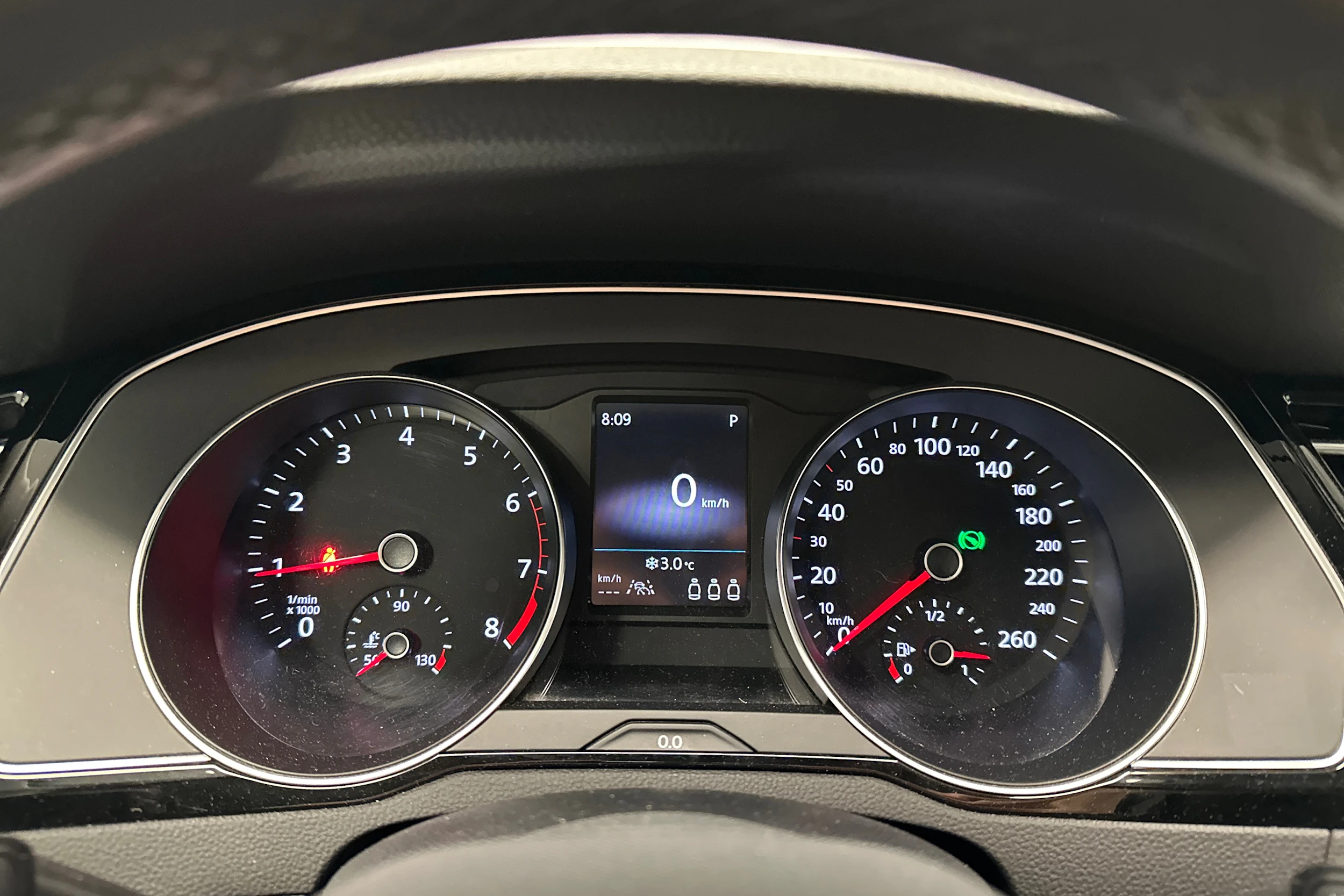 musta Volkswagen Passat 2024 kuva 13.