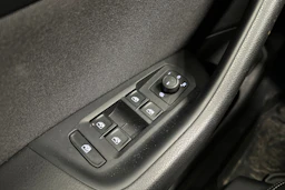 musta Volkswagen Passat 2024 kuva 14.